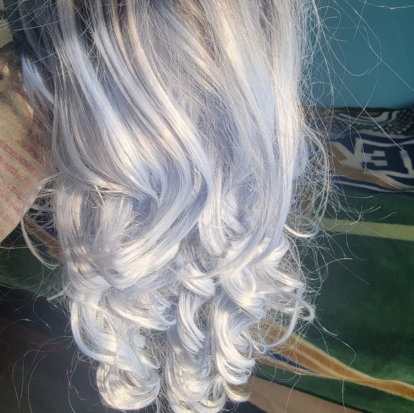 Blue and black wig - Picture 3 of 4